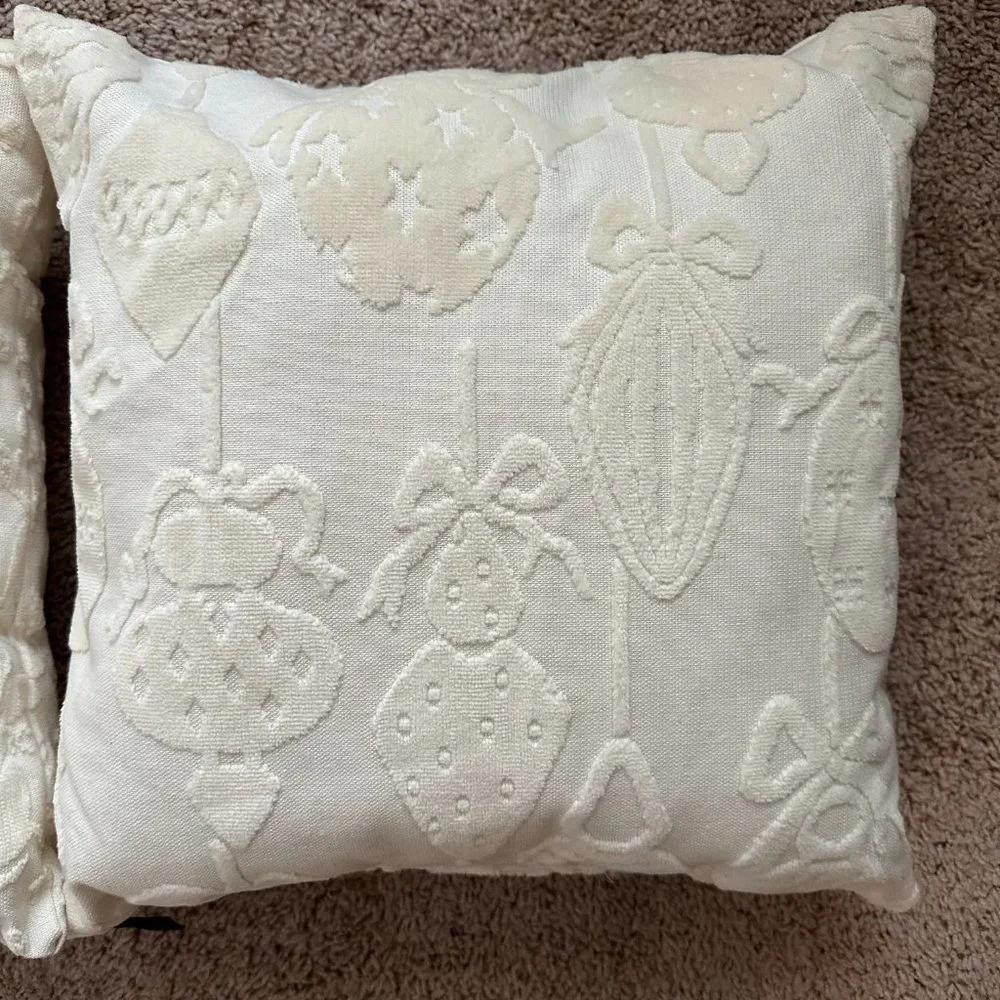Festive Winter Decor: Set of Snowmen and Ornaments Throw Pillows